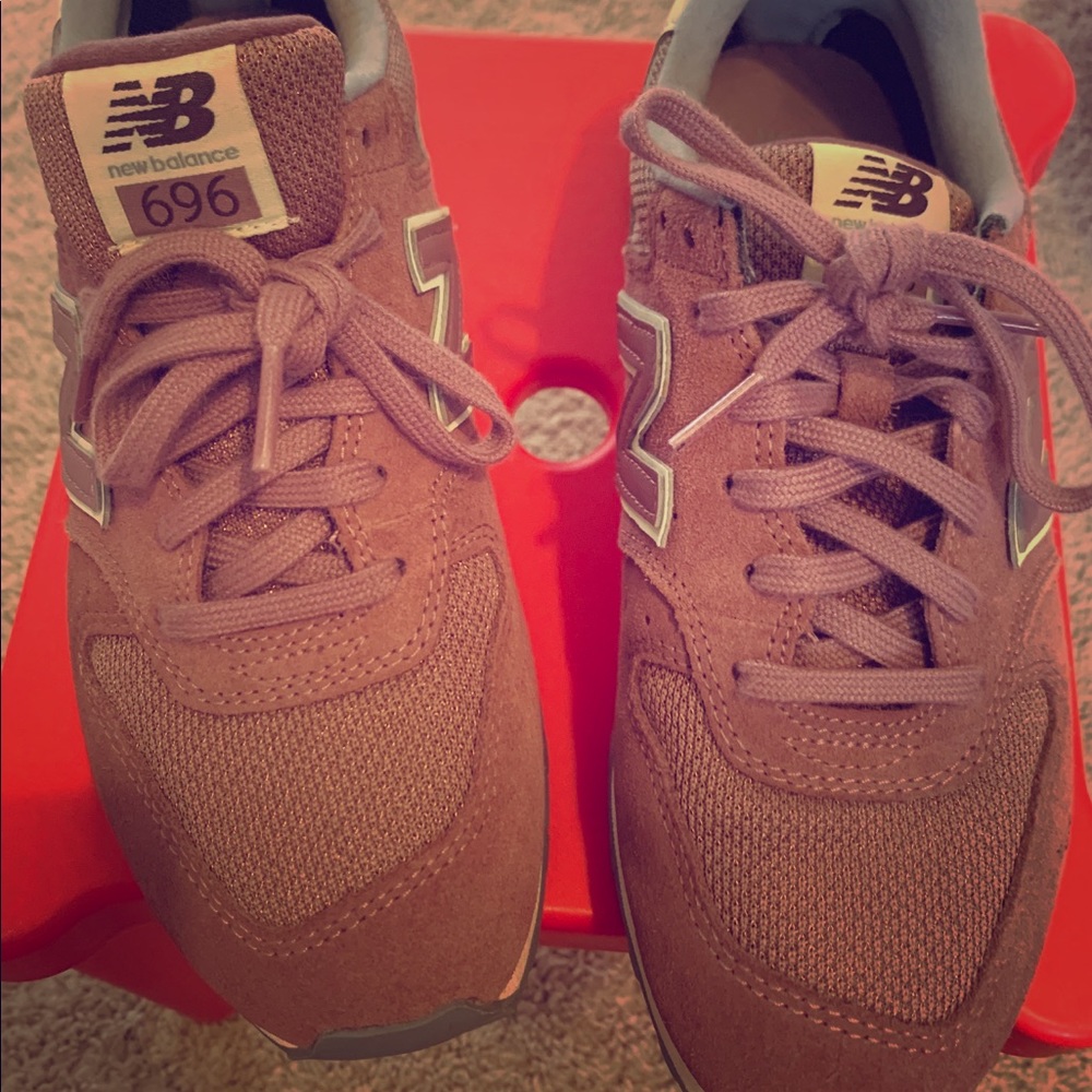 New Balance 696